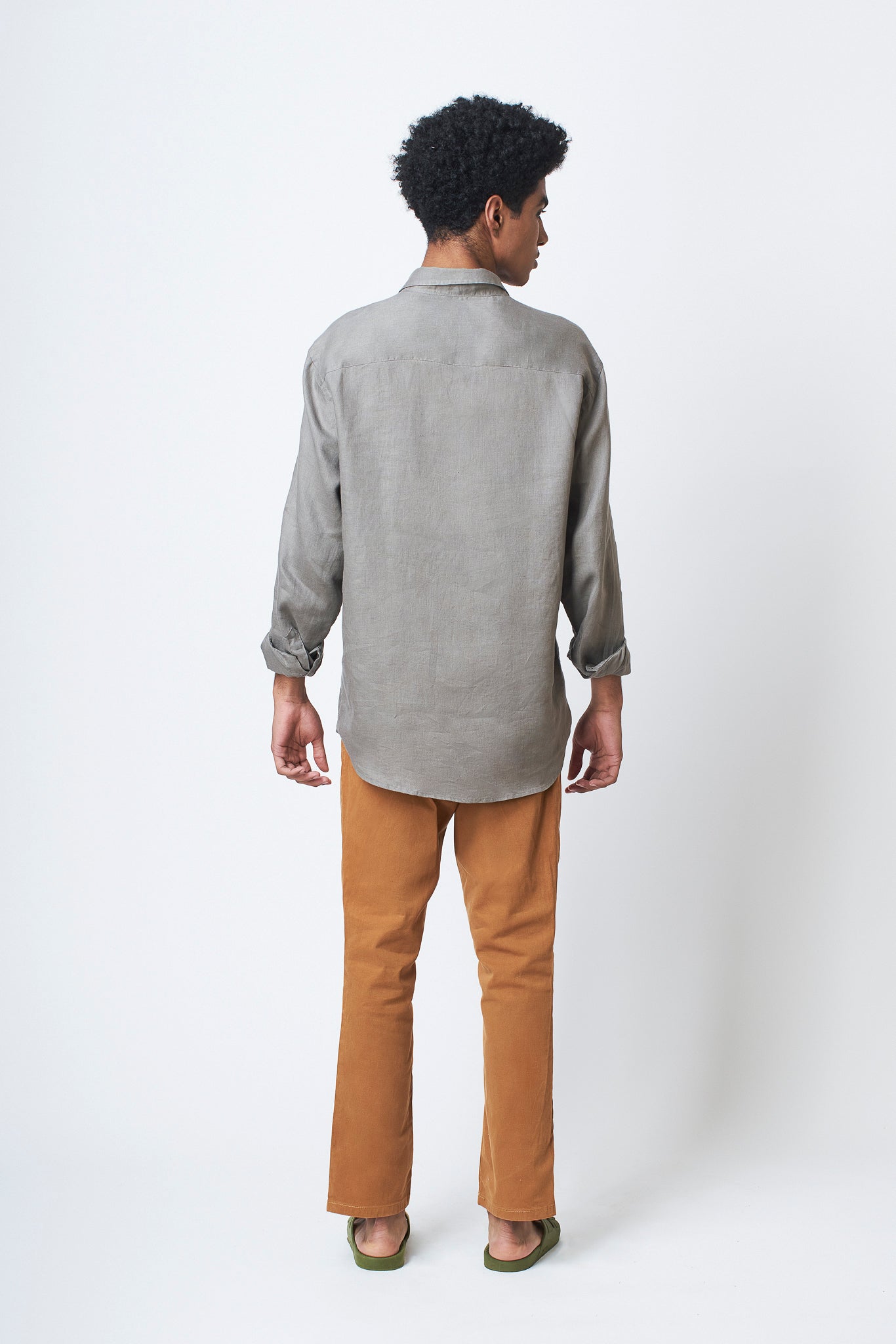 Camisa 100% Linho Lisa Verde Militar ML