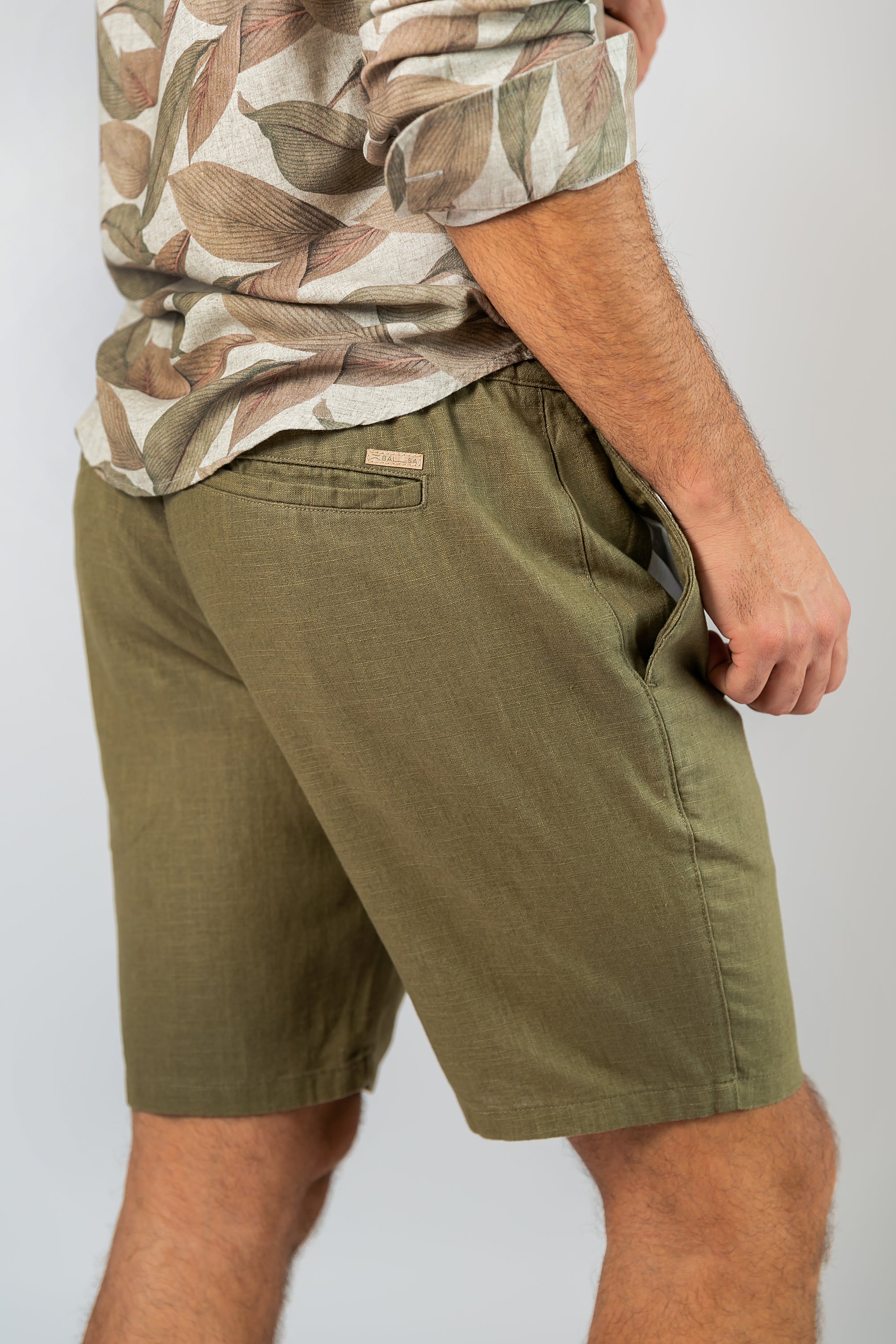 Bermuda Linho Verde Militar